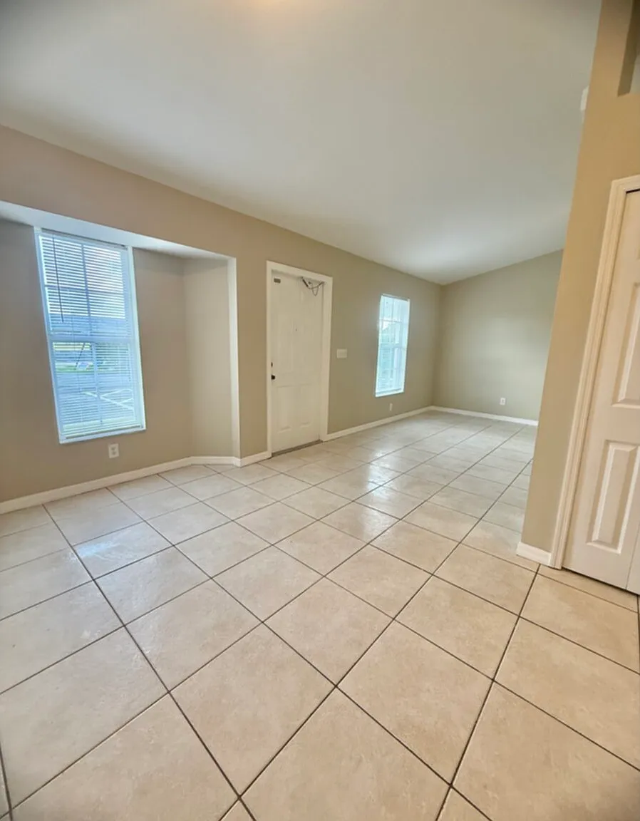 2 bed, 2.0 bath, 1073 sqft, $1,200 — Photo 1