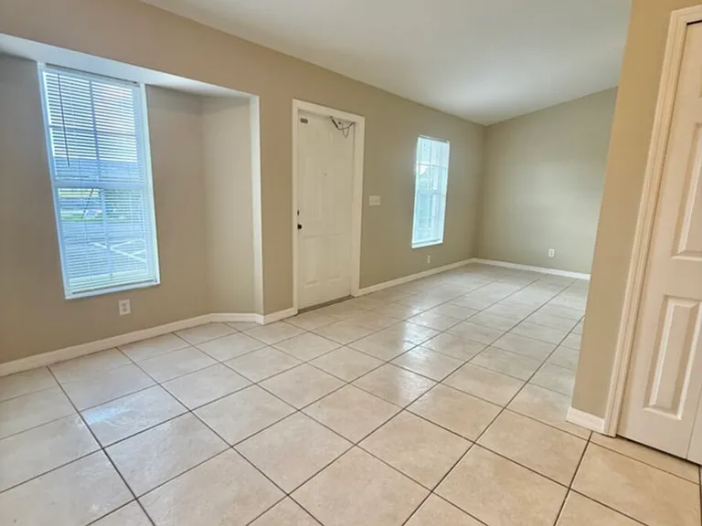 1242 SE 8th St #1 — Photo 1