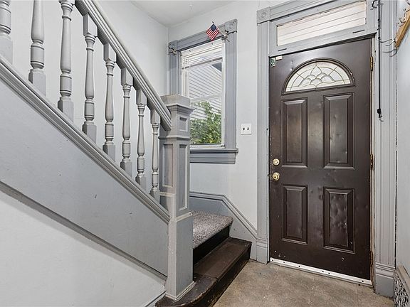 5th image of 718 Lookout Ave