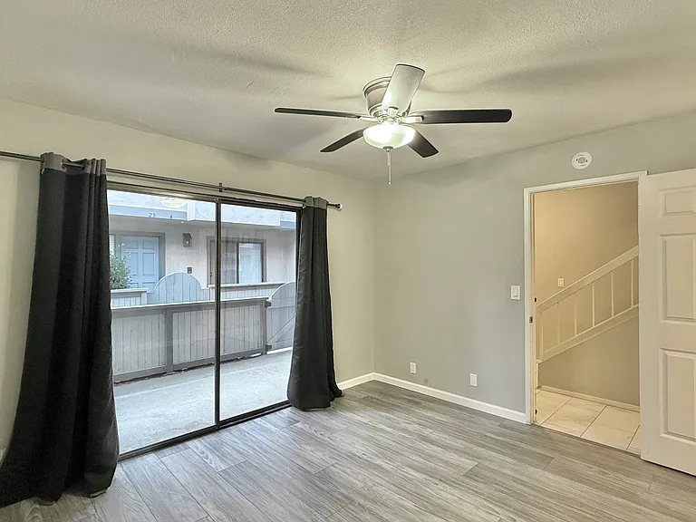 2135 E Valley Pkwy #33 — Photo 33
