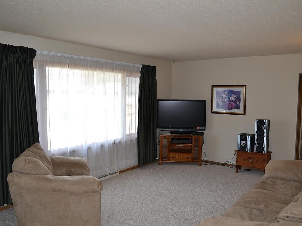 2nd image of 832 12th Ave SE