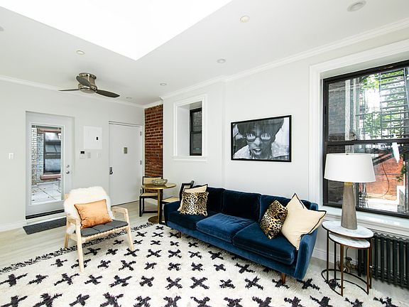 4th image of 51 W 11th St #R3