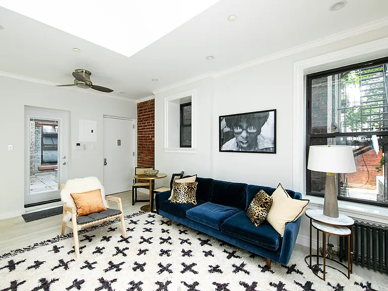51 W 11th St #R3 — Photo 4