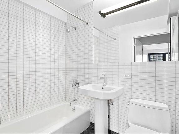 4th image of 222 E 39th St APT 16F