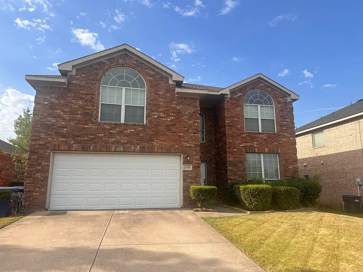 5 bed, 2695 sqft, $2,500 — Photo 1
