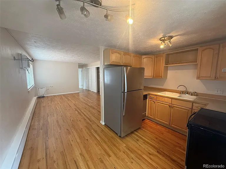 1063 N Clarkson St #8 — Photo 32