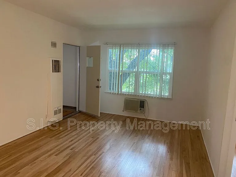 228 E Maple St #D — Photo 10