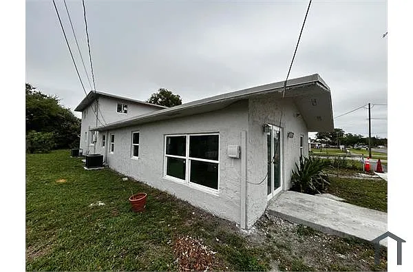 Building Photo - 4429 SW 21st St #1