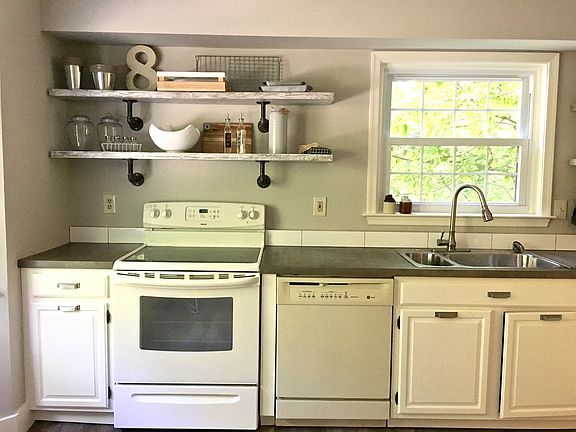 3rd image of 48 River Woods Dr