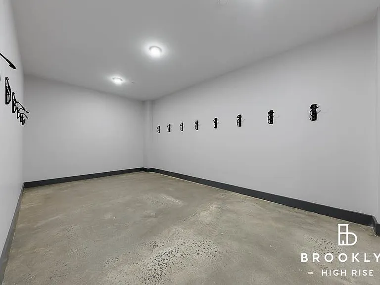 1461 Gates Ave #1F — Photo 18