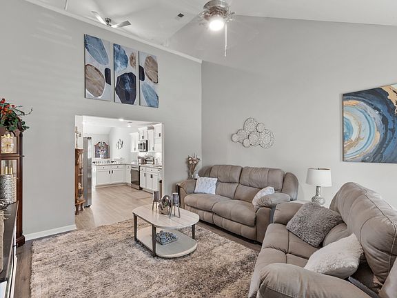 4th image of 212 Addi St