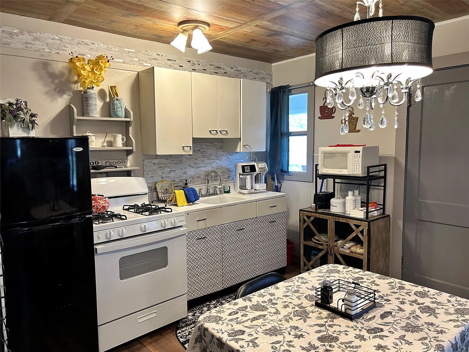 1 bed, 1.0 bath, 280 sqft, $895 — Photo 4