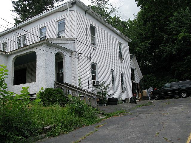 2nd image of 82 Blossom St