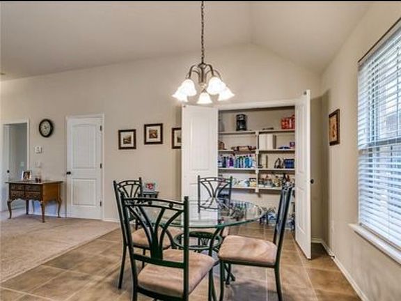 4th image of 2400 Golden Ln