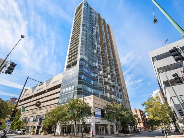 111 W Maple St APT 1711, Chicago, IL 60610