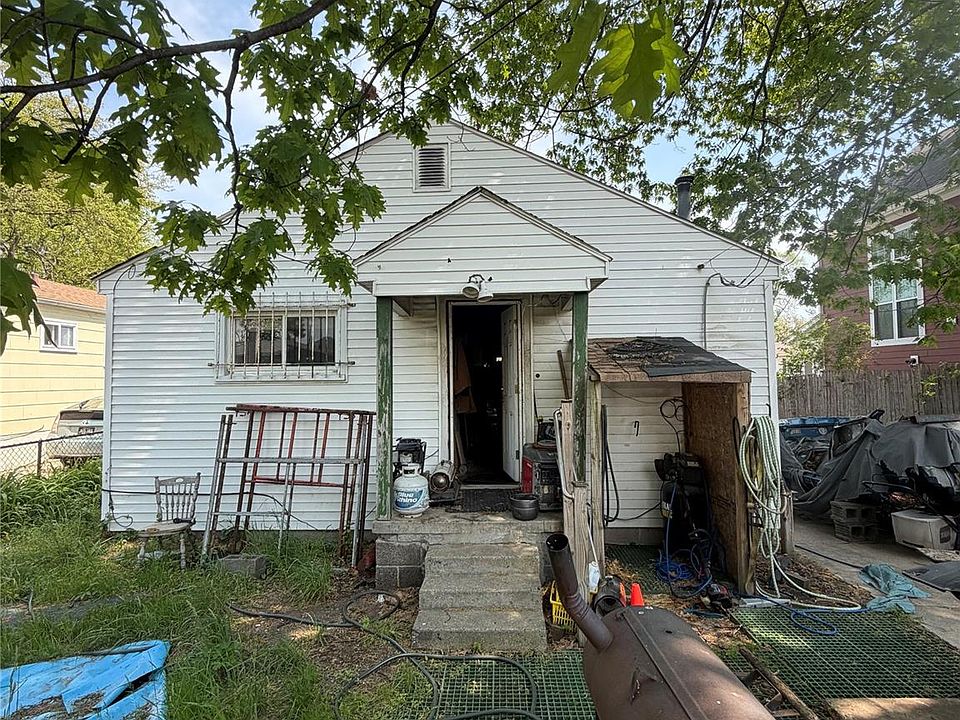 2nd image of 21385 Garden Ln