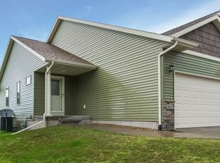 5602 Dostal Dr SW, Cedar Rapids, IA 52404