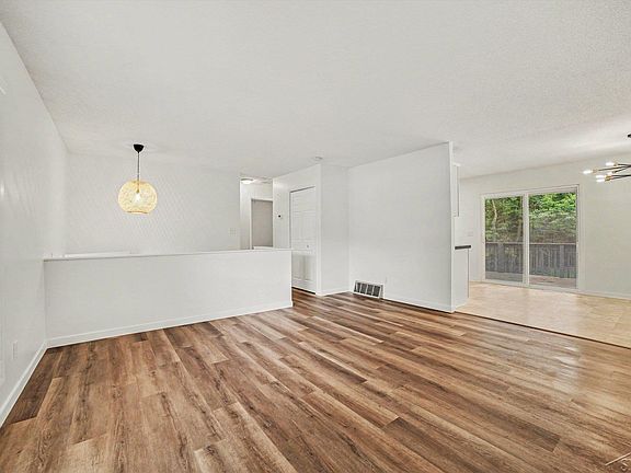 5th image of 3095 Midland Rd