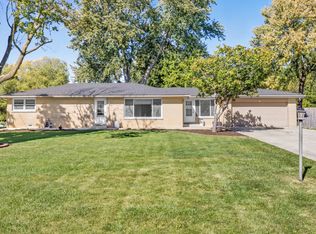 19 Brookside Ln, Bristol, IL 60512