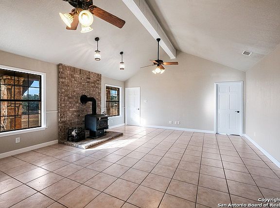 5th image of 216 Oak Trail Dr