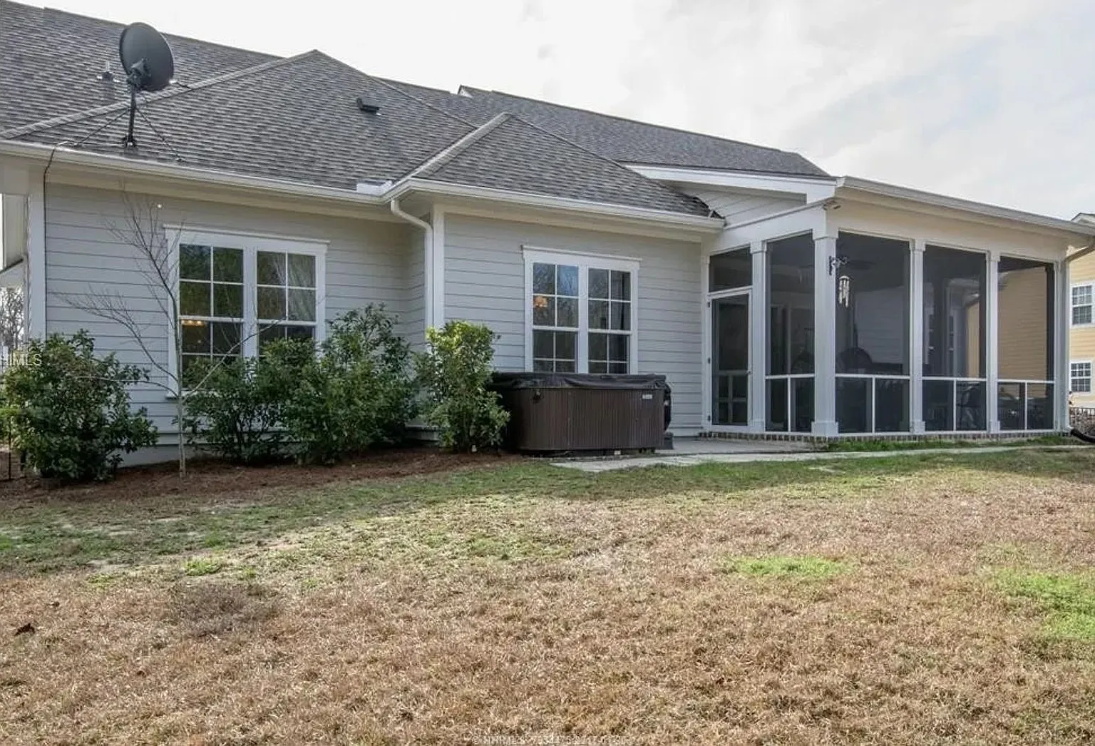 Lovely Home Located In Bluffton — Photo 3