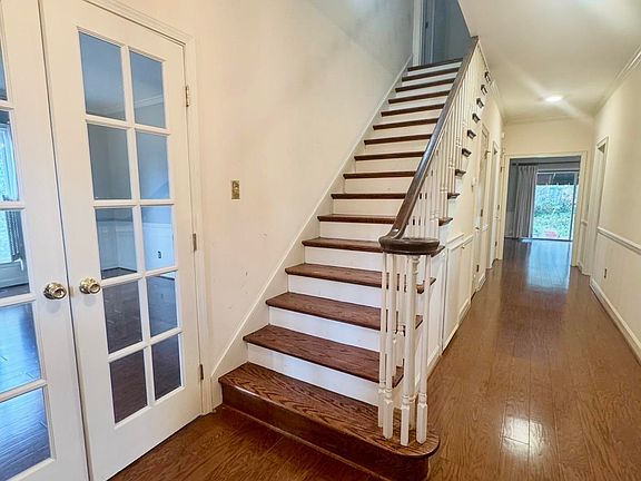 3rd image of 14 Mallet Hill Ct