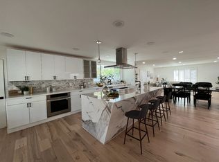 660 S Desert View Dr, Palm Springs, CA 92264