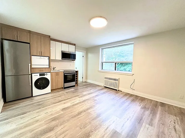 1336 Kingston Rd — Photo 10