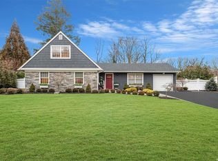 101 River Heights Dr, Smithtown, NY 11787