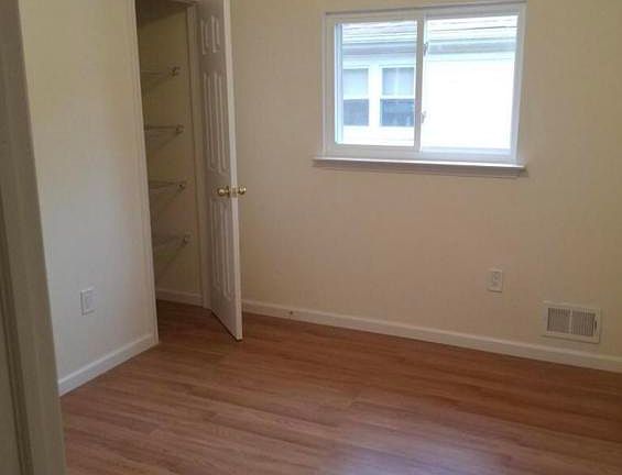 4th image of 249 Corona Ave