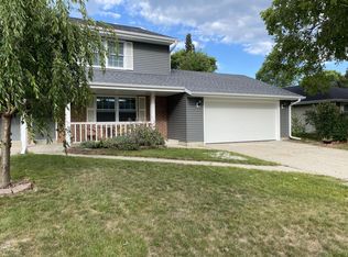 W71N1054 Hampton Ave, Cedarburg, WI 53012