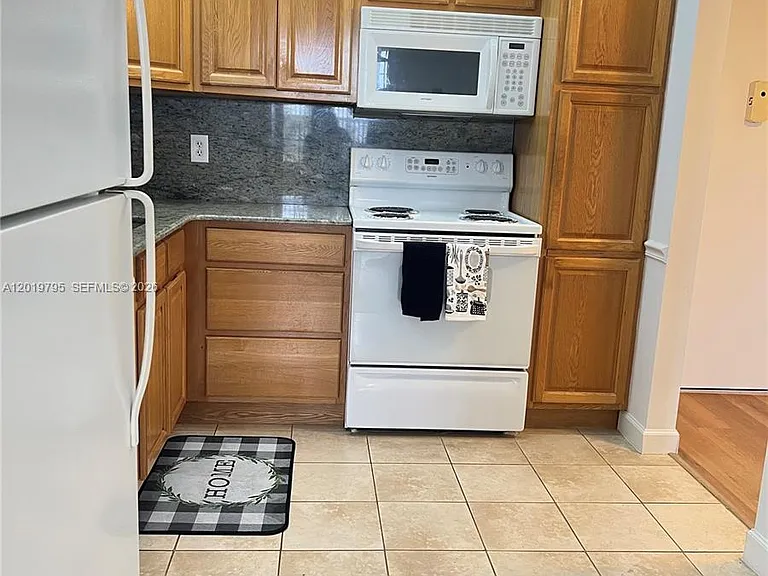 1100 Saint Charles Pl #620 — Photo 4