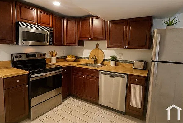 453 Newton Pl NW — Photo 3