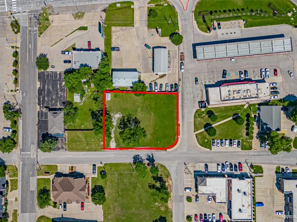 124 SW Anderson St, Burleson, TX 76028