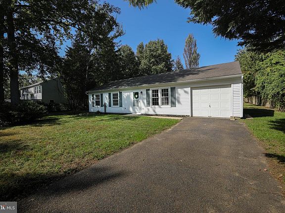 2nd image of 104 Wisteria Ln