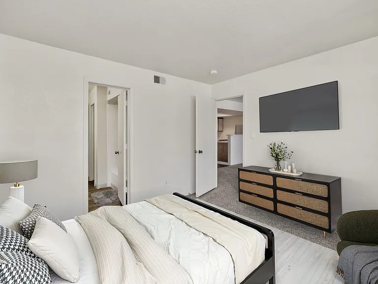 Aurora (Classic) - 1 Bed / 1 Bath - 700 Sq.Ft.