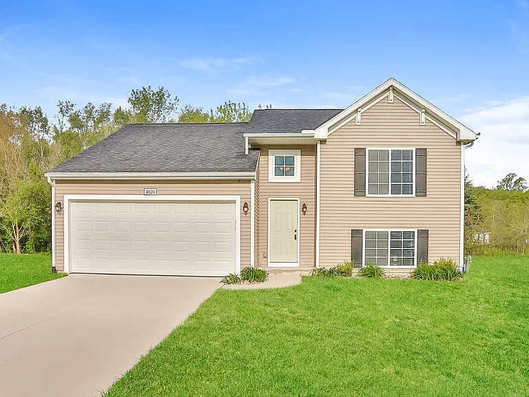 4020 Sumner Dr — Photo 1