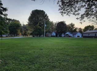 5 Evergreen Dr, Greenup, IL 62428