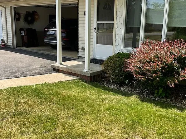 729 Clark St APT 32, Tecumseh, MI 49286