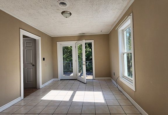 2nd image of 1400 Virginia St #2