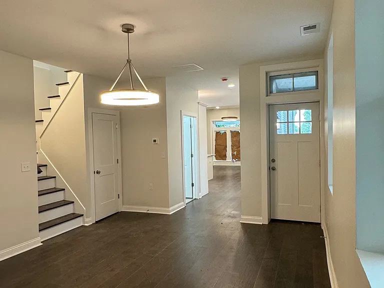 726 E Saint Catherine St — Photo 19