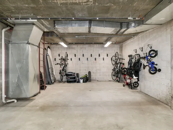 391 Palisade Avenue image 14 of 15