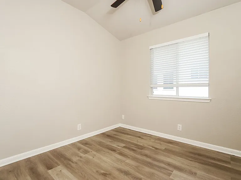 16039 Gino Park — Photo 15