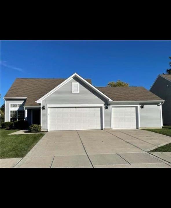 HUGE 3+ car garage