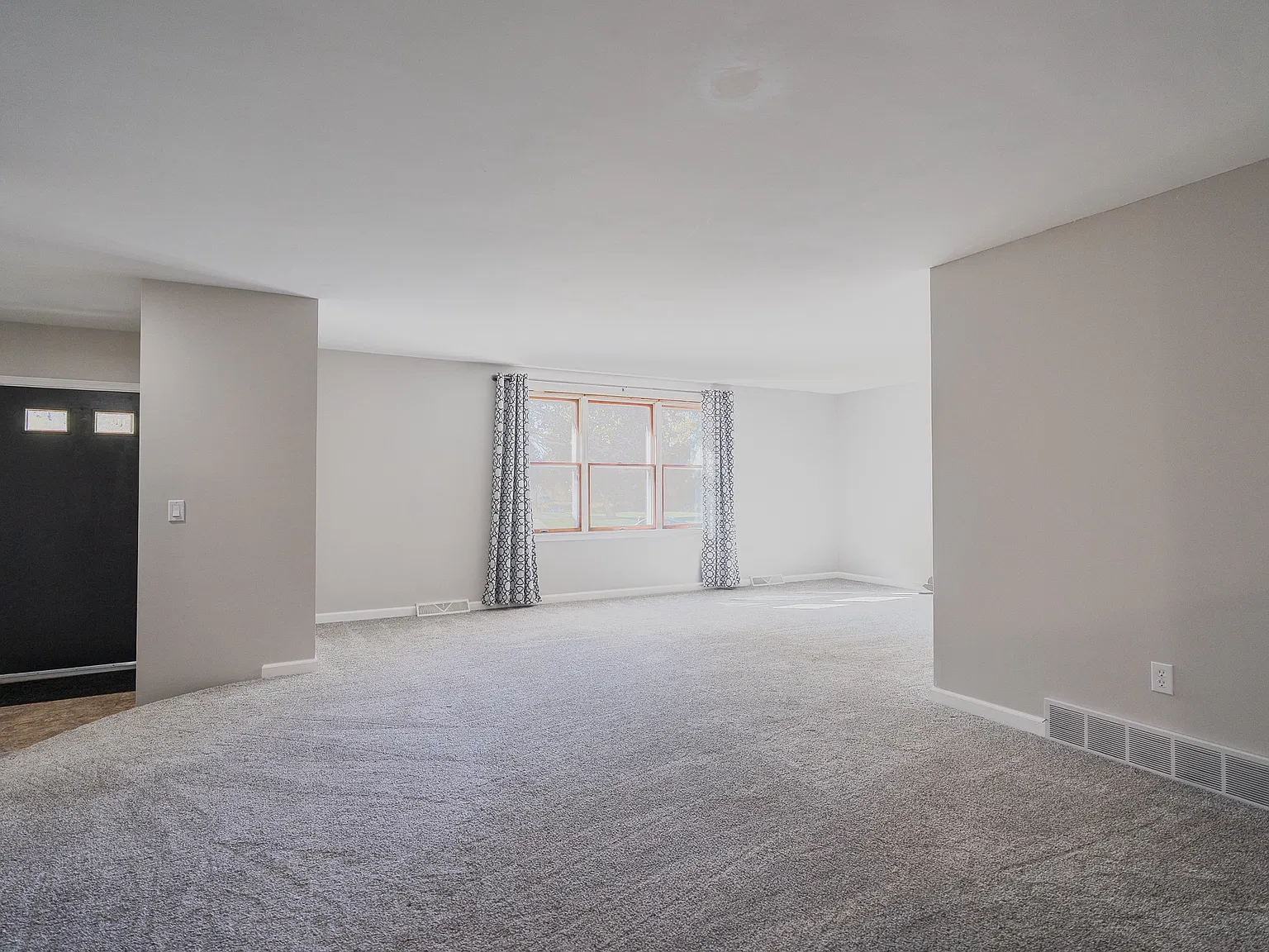 3 bed, 1660 sqft, $2,400 — Photo 4