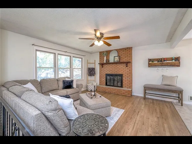 9110 Farley Ln — Photo 32