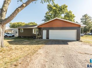 610 Adams St, Hurley, SD 57036