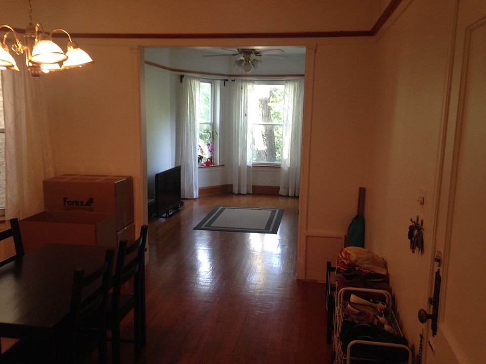 1st image of 3723 N Lakewood Ave #2