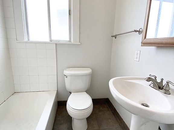 5th image of 961 Pine St APT 17