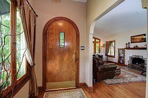 4th image of 619 W Hillcrest Blvd